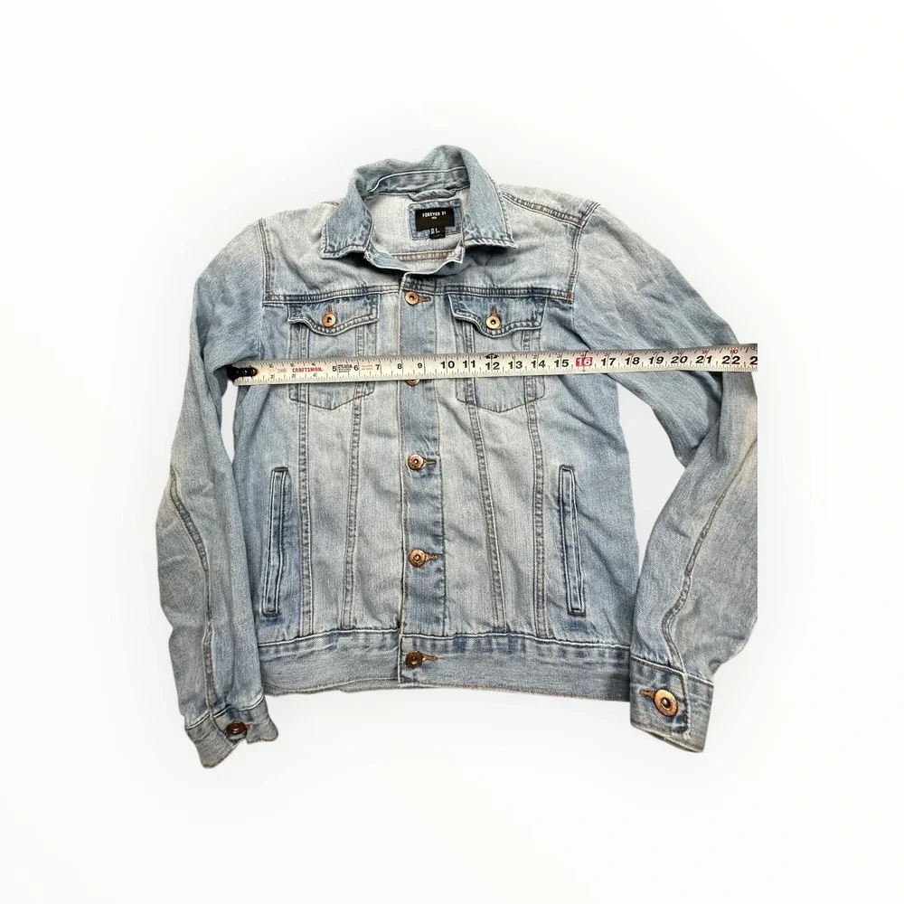Forever‎ 21 Denim Jacket Mens S Light Blue Trucker Faded Button Up 3621